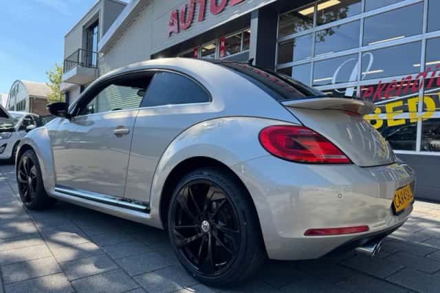 Volkswagen Beetle (2016) thumbnail 8