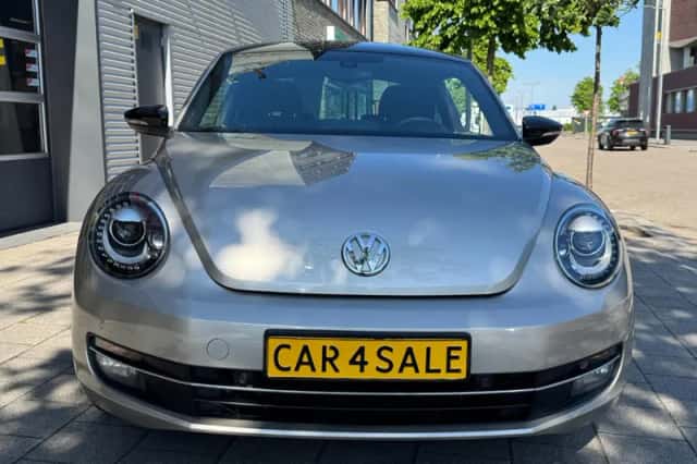 Volkswagen Beetle (2016) thumbnail 9