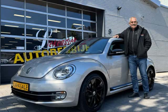 Volkswagen Beetle (2016) thumbnail 1