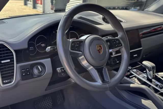 Porsche Cayenne (2020) thumbnail 2