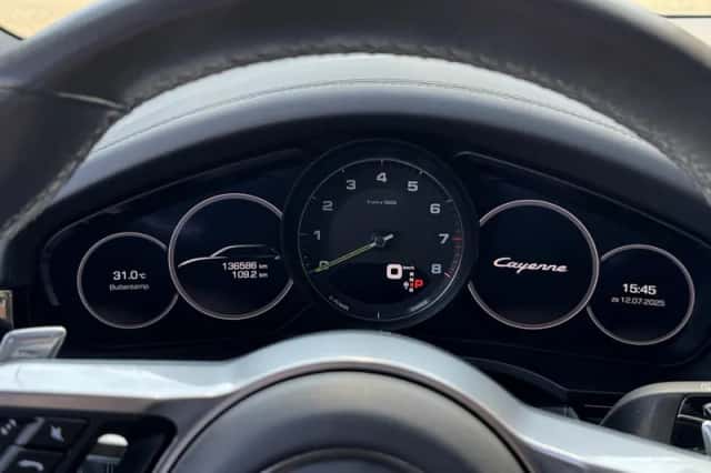 Porsche Cayenne (2020) thumbnail 3