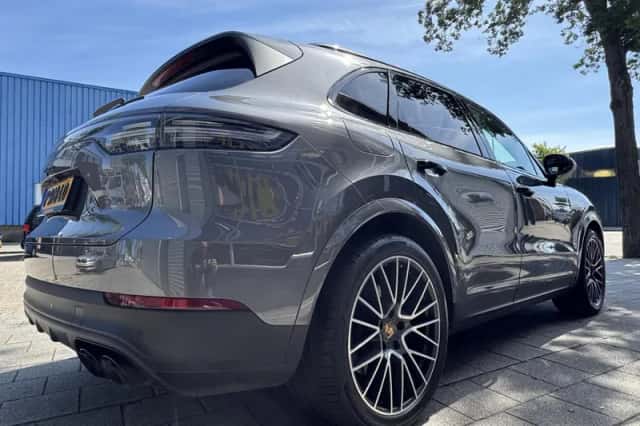 Porsche Cayenne (2020) thumbnail 4