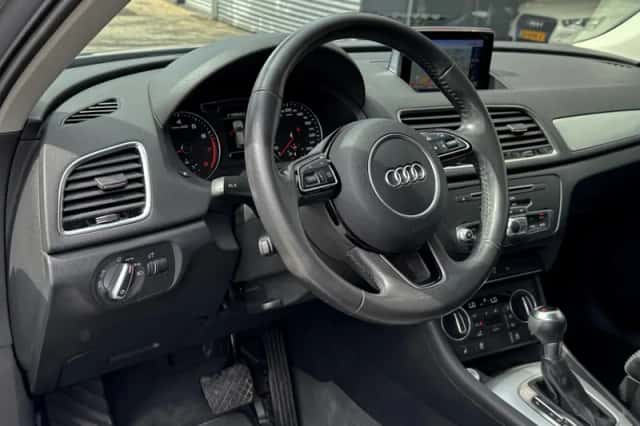 Audi Q3 (2017) thumbnail 2