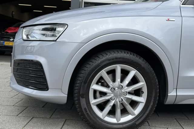 Audi Q3 (2017) thumbnail 17
