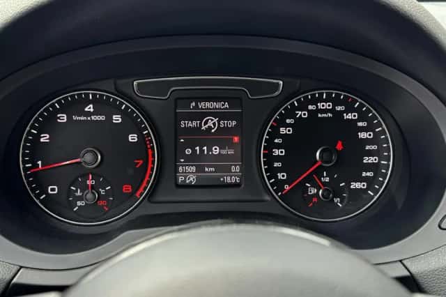 Audi Q3 (2017) thumbnail 3