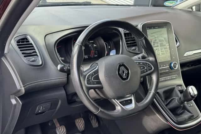 Renault Scénic (2017) thumbnail 2