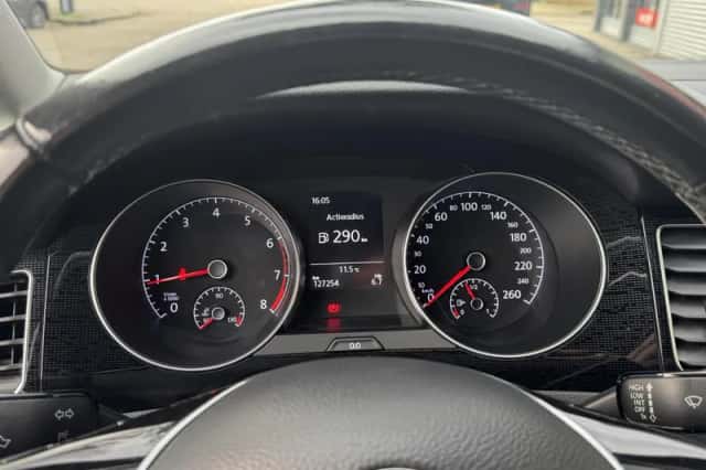 Volkswagen Golf (2017) thumbnail 3