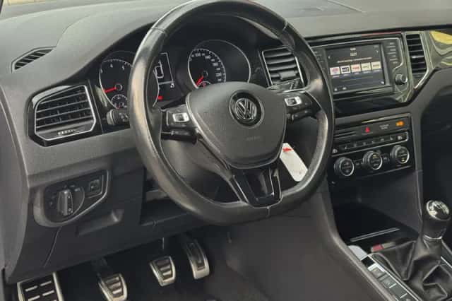 Volkswagen Golf (2017) thumbnail 24