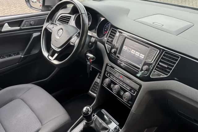 Volkswagen Golf (2017) thumbnail 29