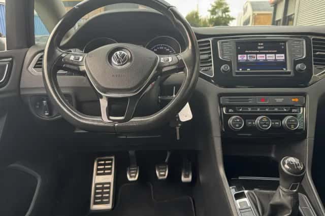 Volkswagen Golf (2017) thumbnail 30