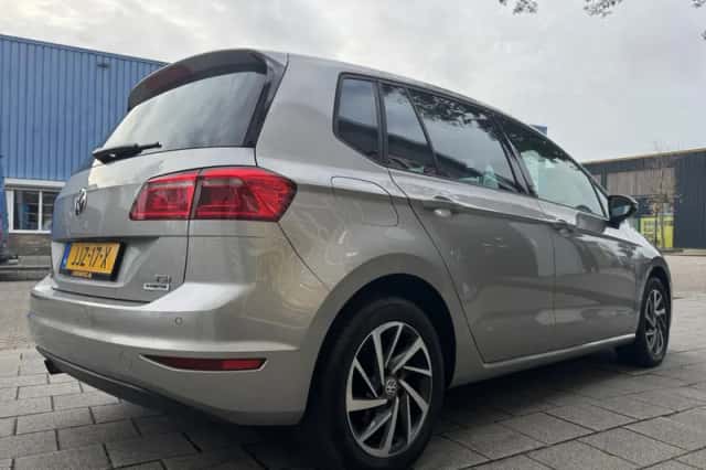 Volkswagen Golf (2017) thumbnail 4
