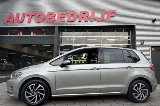 Volkswagen Golf (2017) thumbnail 6