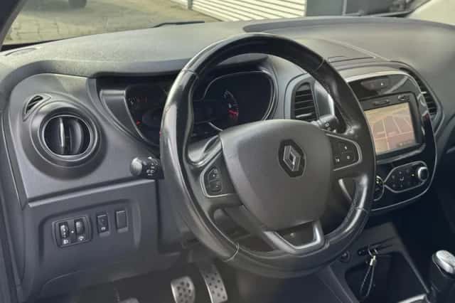Renault Captur (2018) thumbnail 2