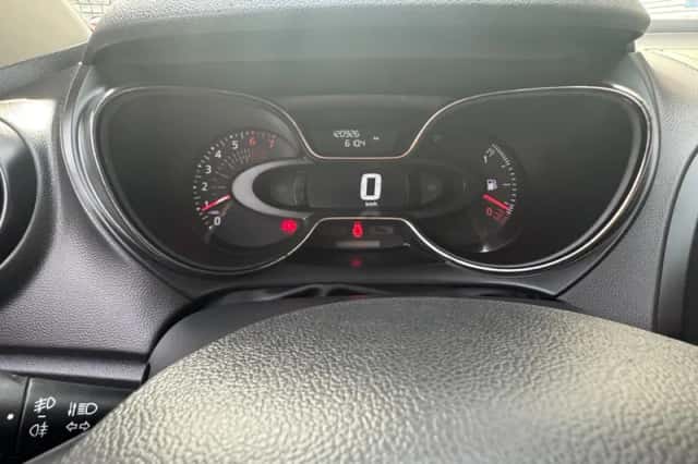 Renault Captur (2018) thumbnail 3