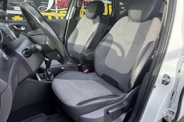 Renault Captur (2018) thumbnail 25
