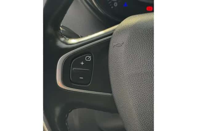 Renault Captur (2018) thumbnail 35