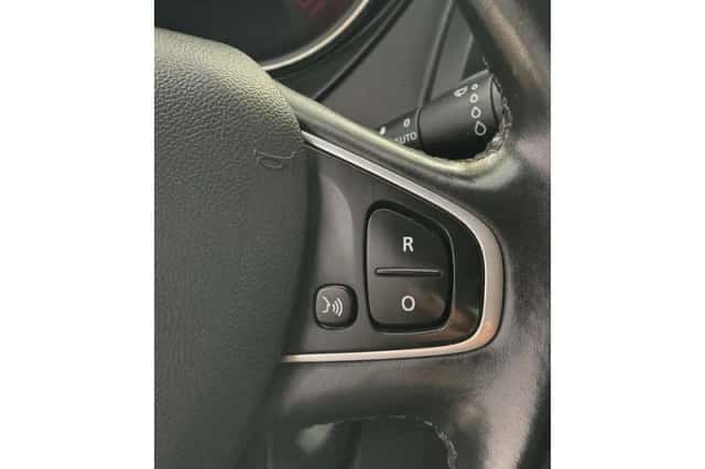 Renault Captur (2018) thumbnail 36