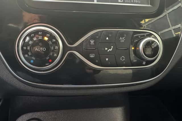 Renault Captur (2018) thumbnail 39