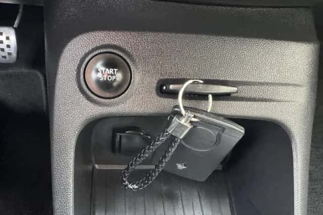 Renault Captur (2018) thumbnail 40