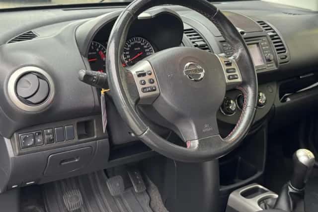 Nissan Note (2010) thumbnail 2