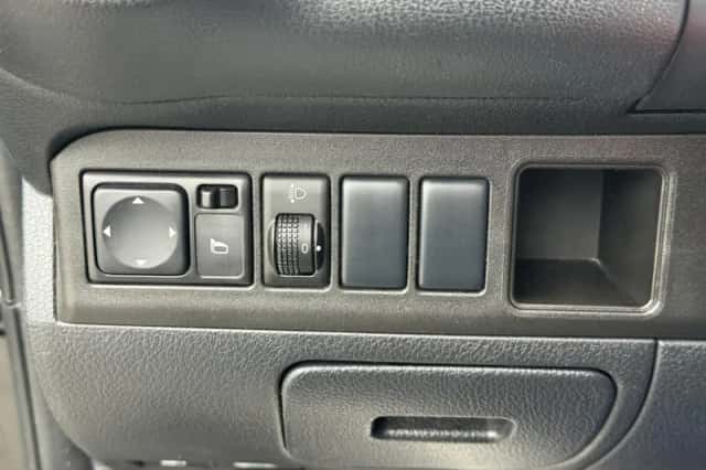 Nissan Note (2010) thumbnail 35