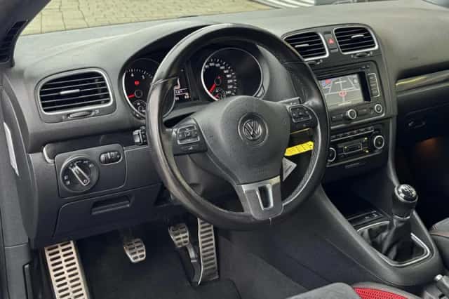 Volkswagen Golf (2011) thumbnail 3