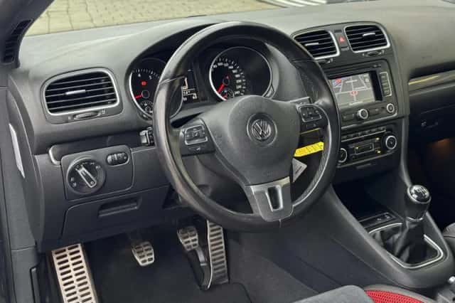 Volkswagen Golf (2011) thumbnail 33