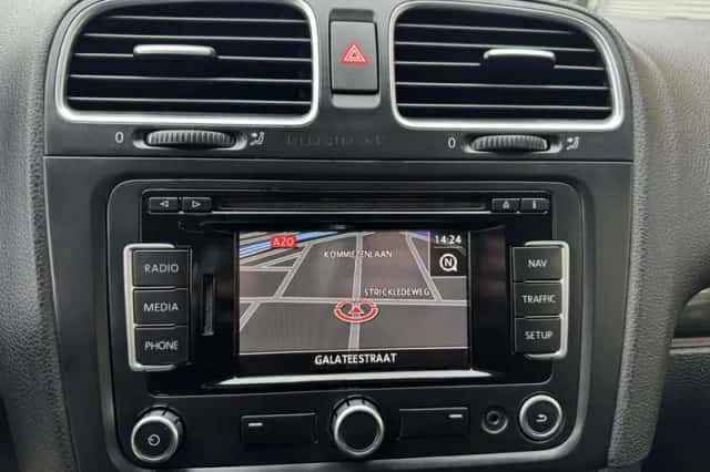 Volkswagen Golf (2011) thumbnail 44