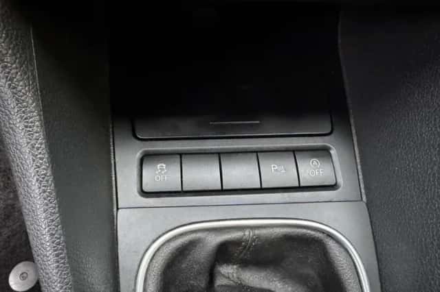 Volkswagen Golf (2011) thumbnail 46