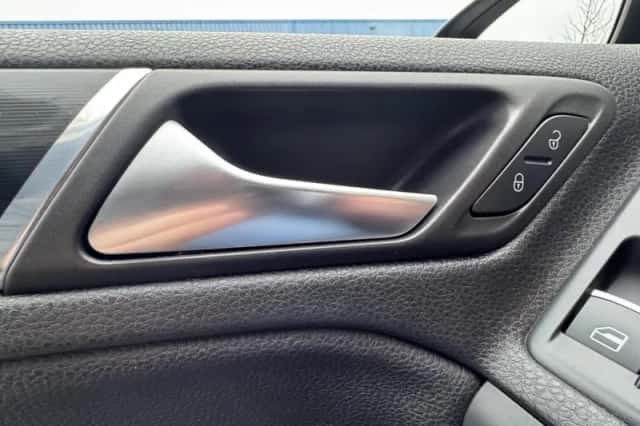 Volkswagen Golf (2011) thumbnail 51