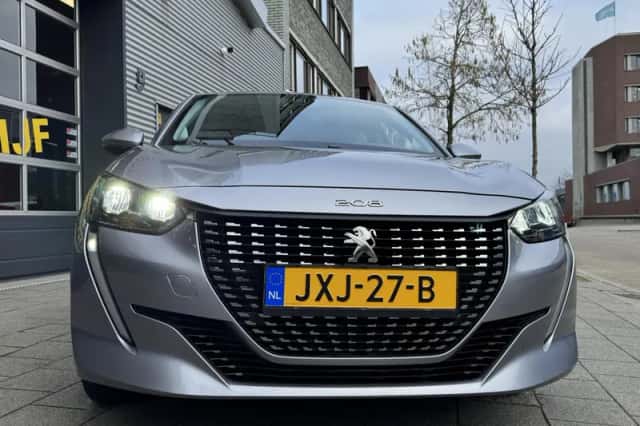 Peugeot 208 (2021) thumbnail 11