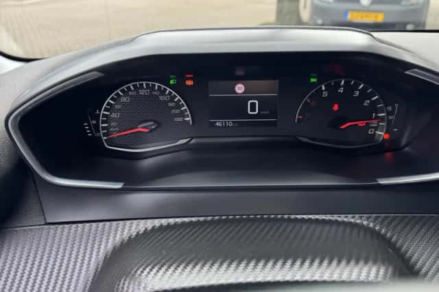 Peugeot 208 (2021) thumbnail 3
