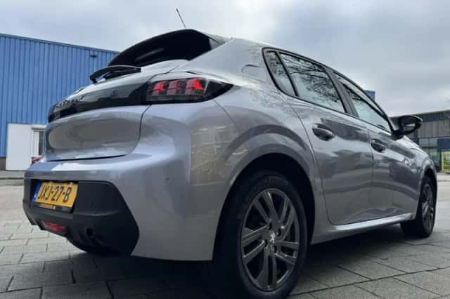 Peugeot 208 (2021) thumbnail 4