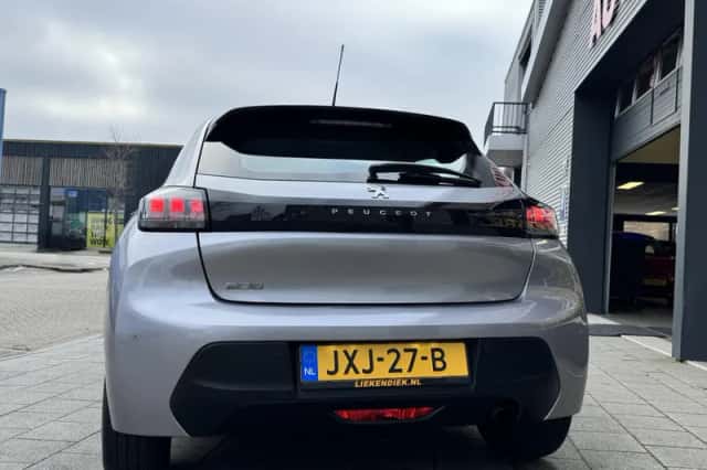 Peugeot 208 (2021) thumbnail 8