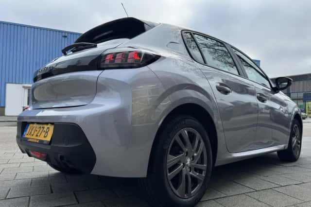 Peugeot 208 (2021) thumbnail 9