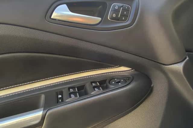 Ford Kuga (2019) thumbnail 38