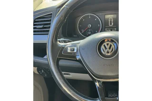 Volkswagen Transporter (2016) thumbnail 3