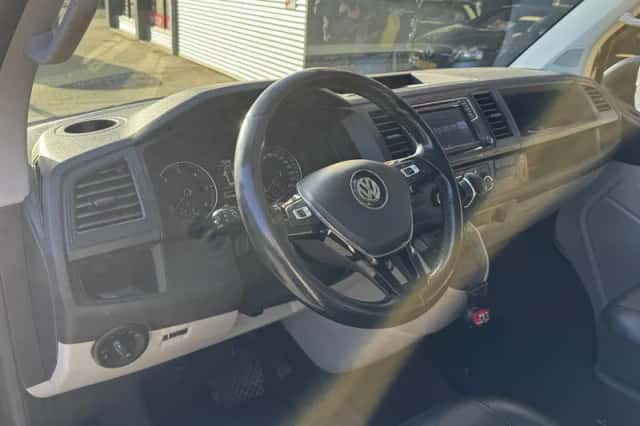 Volkswagen Transporter (2016) thumbnail 23