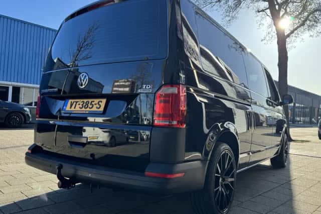 Volkswagen Transporter (2016) thumbnail 4