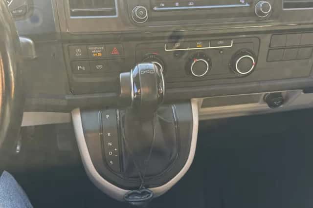 Volkswagen Transporter (2016) thumbnail 34