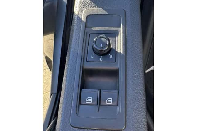 Volkswagen Transporter (2016) thumbnail 36