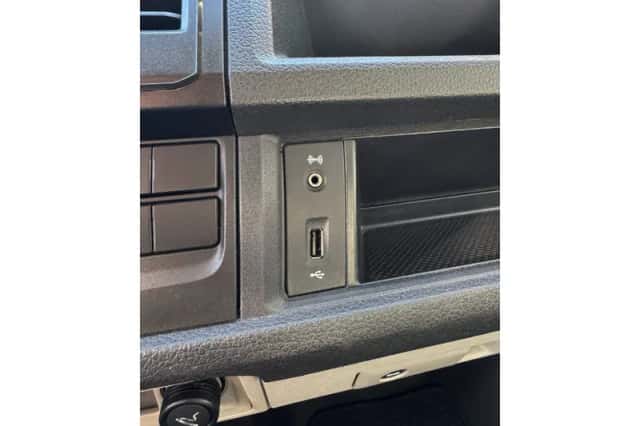 Volkswagen Transporter (2016) thumbnail 41