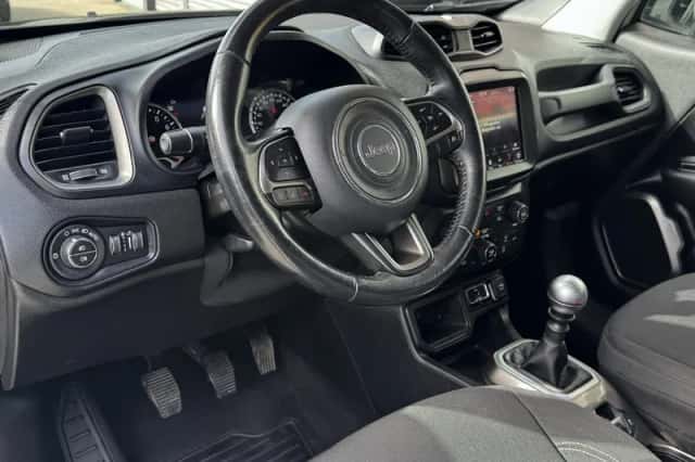 Jeep Renegade (2019) thumbnail 2