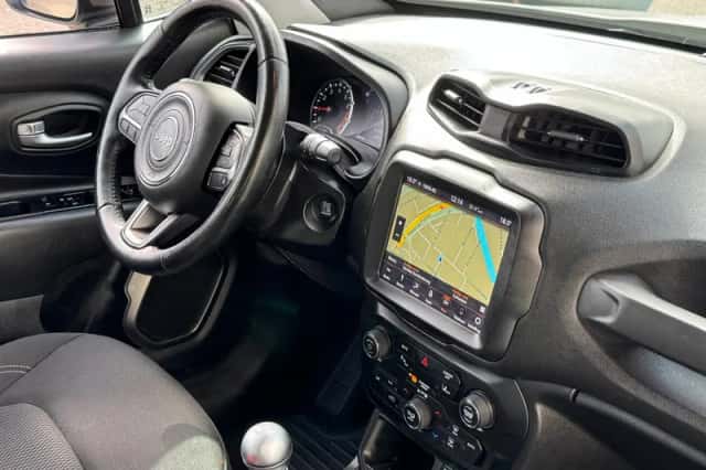 Jeep Renegade (2019) thumbnail 26