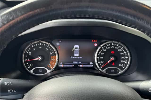 Jeep Renegade (2019) thumbnail 28
