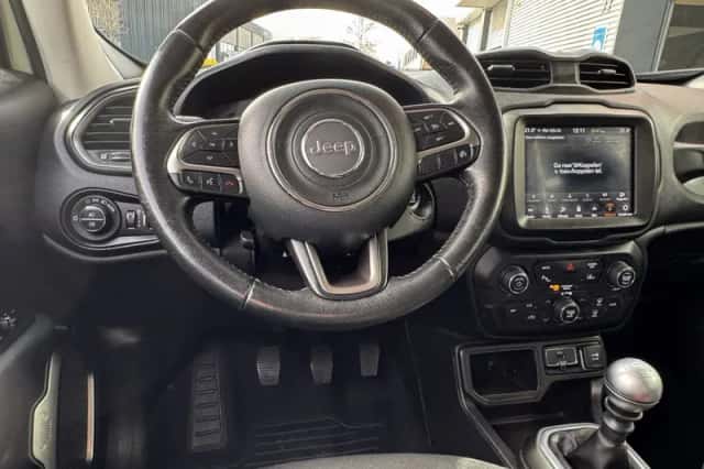 Jeep Renegade (2019) thumbnail 31