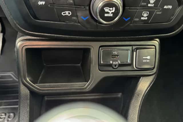 Jeep Renegade (2019) thumbnail 39