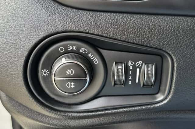 Jeep Renegade (2019) thumbnail 42