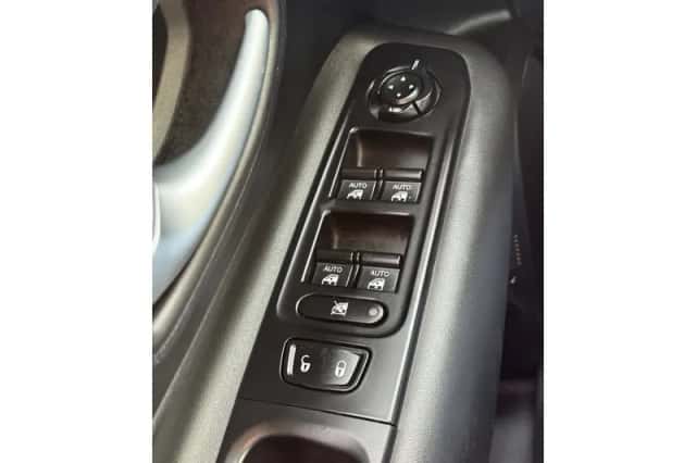 Jeep Renegade (2019) thumbnail 43