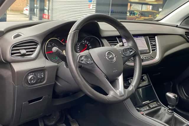 Opel Grandland (2018) thumbnail 2